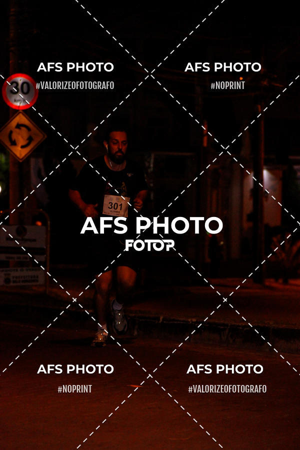 Compra tus fotos del eventoNeon Night Run 2019 - Belo Horizonte En Fotop