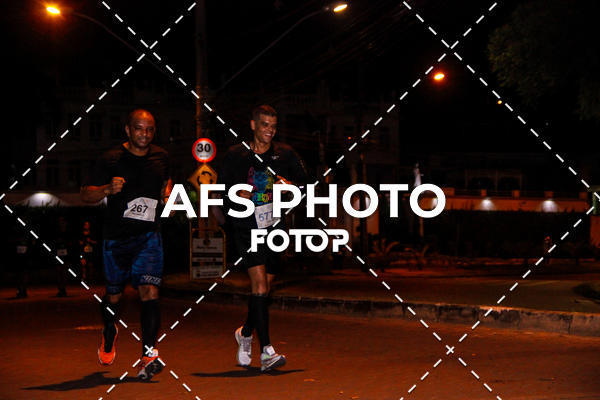 Compra tus fotos del eventoNeon Night Run 2019 - Belo Horizonte En Fotop