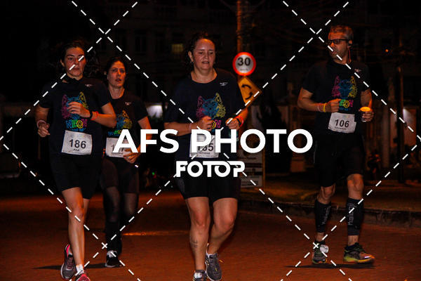 Compra tus fotos del eventoNeon Night Run 2019 - Belo Horizonte En Fotop