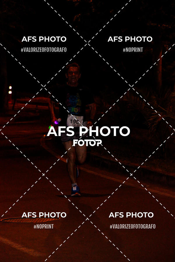 Buy your photos of the eventNeon Night Run 2019 - Belo Horizonte on Fotop