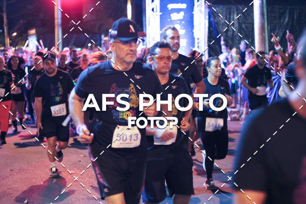 Compre suas fotos do eventoNeon Night Run 2019 - Belo Horizonte no Fotop