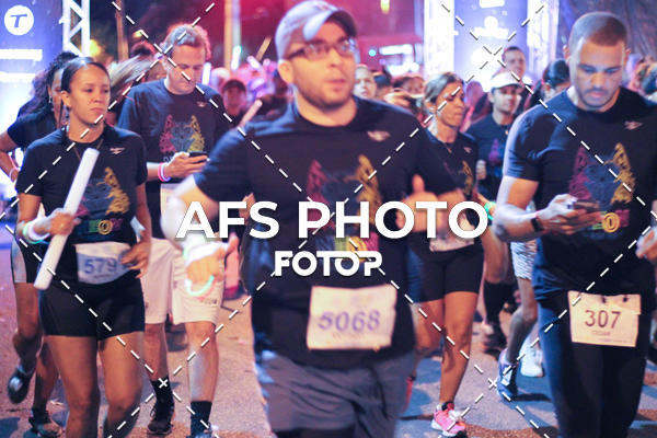 Compre suas fotos do eventoNeon Night Run 2019 - Belo Horizonte no Fotop