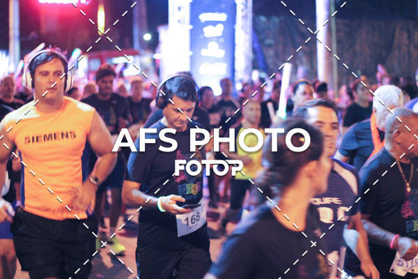 Compre suas fotos do eventoNeon Night Run 2019 - Belo Horizonte no Fotop