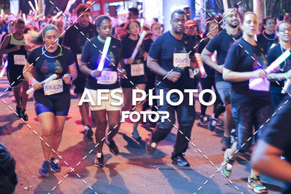 Compre suas fotos do eventoNeon Night Run 2019 - Belo Horizonte no Fotop