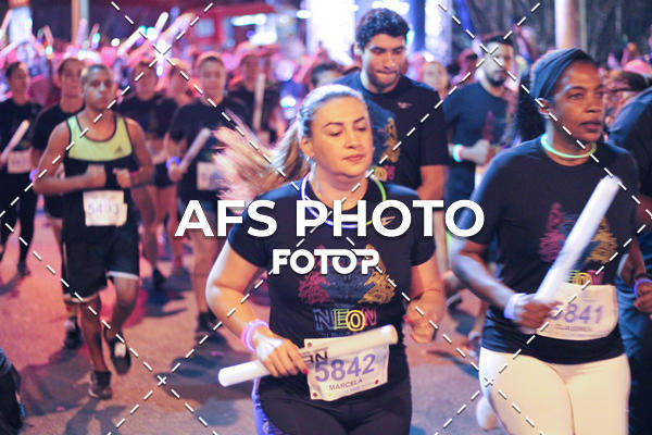 Compre suas fotos do eventoNeon Night Run 2019 - Belo Horizonte no Fotop