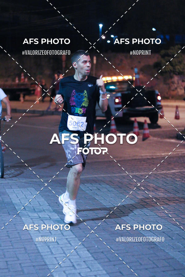 Buy your photos of the eventNeon Night Run 2019 - Belo Horizonte on Fotop