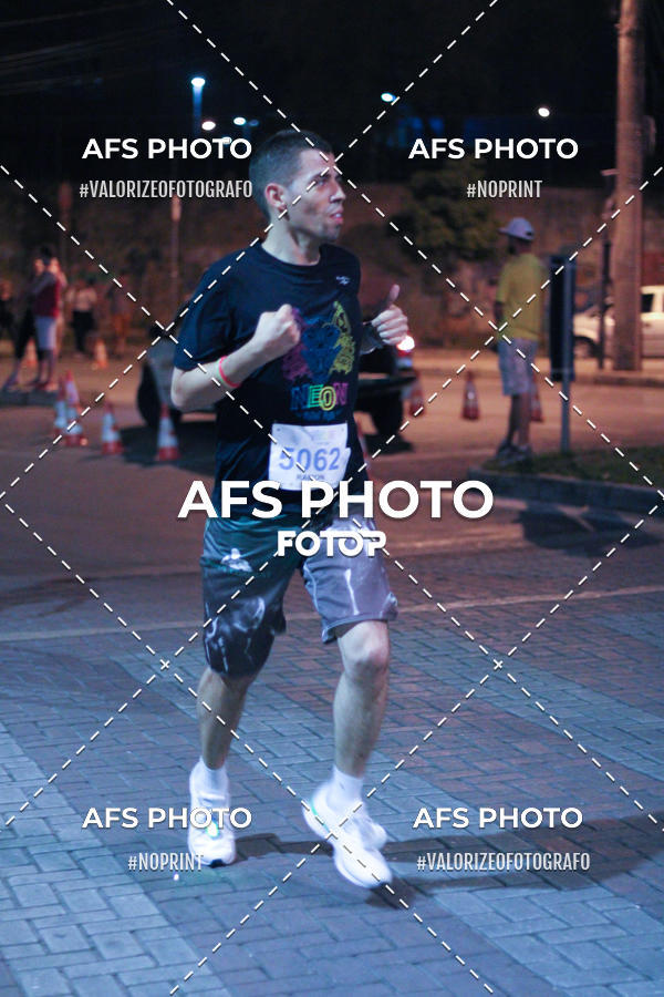 Buy your photos of the eventNeon Night Run 2019 - Belo Horizonte on Fotop