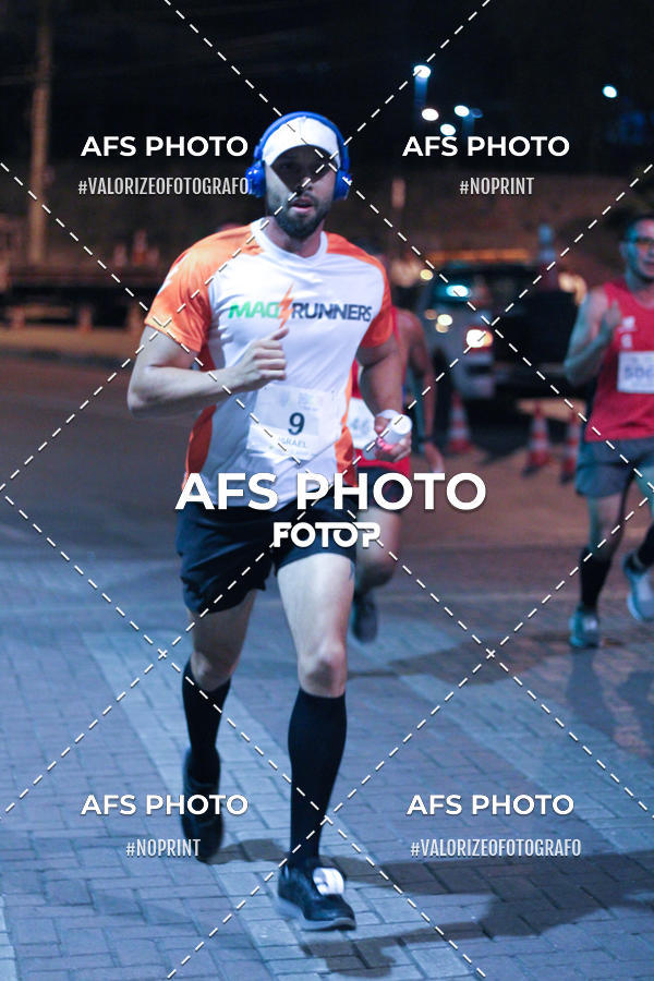 Buy your photos of the eventNeon Night Run 2019 - Belo Horizonte on Fotop