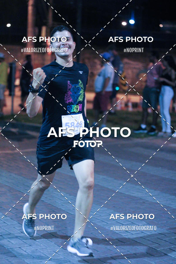 Buy your photos of the eventNeon Night Run 2019 - Belo Horizonte on Fotop