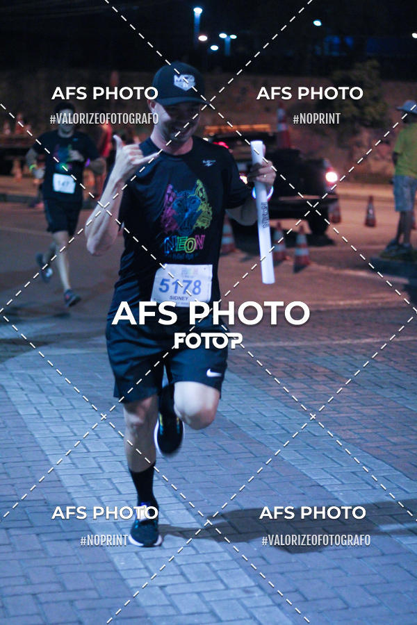 Buy your photos of the eventNeon Night Run 2019 - Belo Horizonte on Fotop