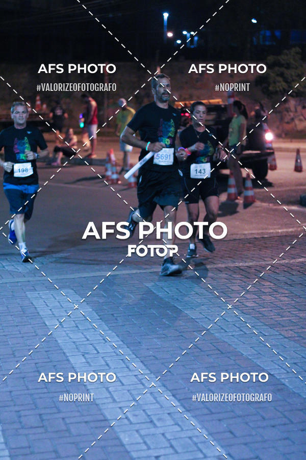 Achetez vos photos de l'vnementNeon Night Run 2019 - Belo Horizonte sur Fotop