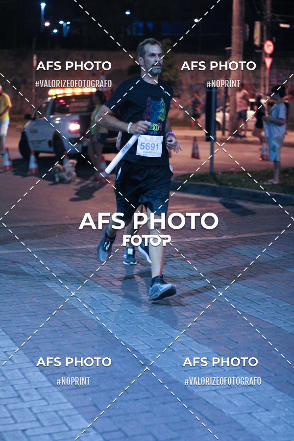 Achetez vos photos de l'vnementNeon Night Run 2019 - Belo Horizonte sur Fotop