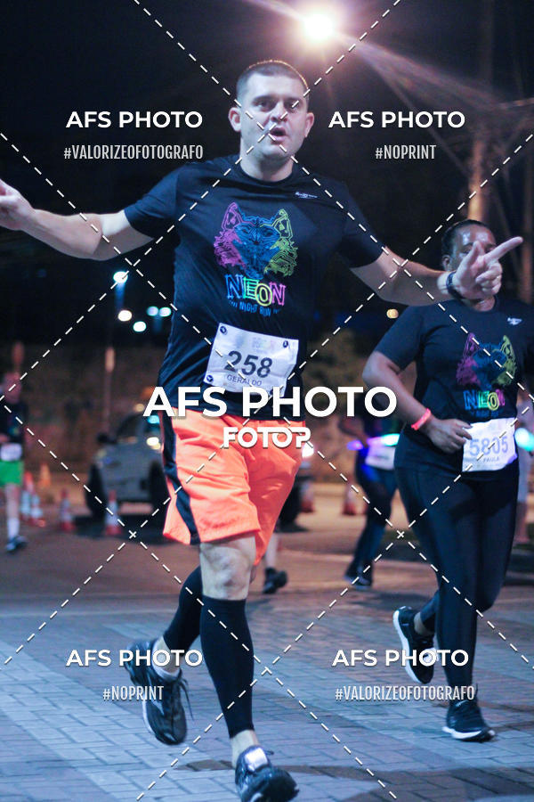 Buy your photos of the eventNeon Night Run 2019 - Belo Horizonte on Fotop