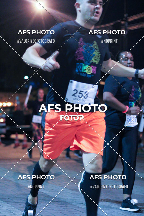 Buy your photos of the eventNeon Night Run 2019 - Belo Horizonte on Fotop