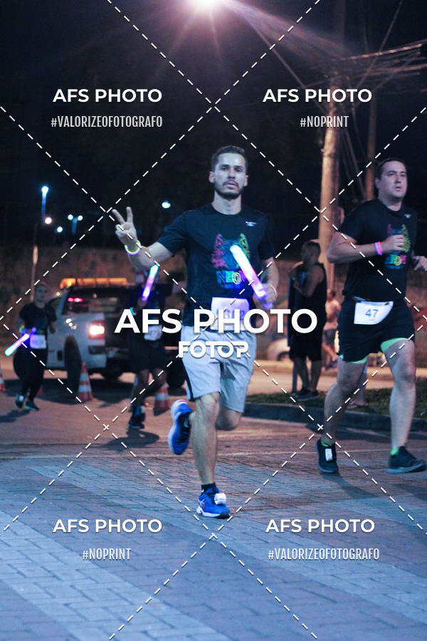 Compre as suas fotos do eventoNeon Night Run 2019 - Belo Horizonte no Fotop