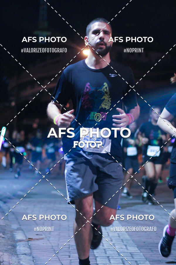 Compre as suas fotos do eventoNeon Night Run 2019 - Belo Horizonte no Fotop