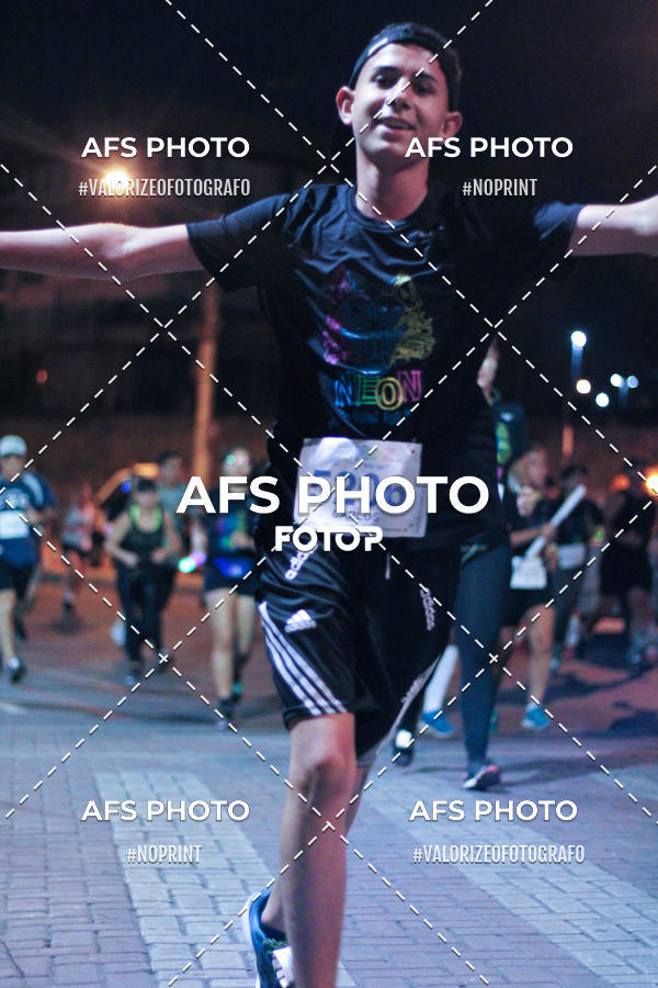 Compre as suas fotos do eventoNeon Night Run 2019 - Belo Horizonte no Fotop