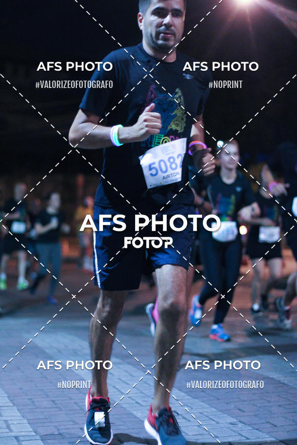 Compra tus fotos del eventoNeon Night Run 2019 - Belo Horizonte En Fotop