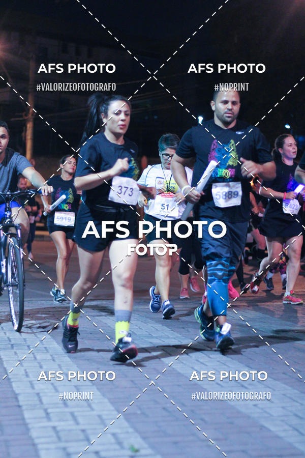Compra tus fotos del eventoNeon Night Run 2019 - Belo Horizonte En Fotop