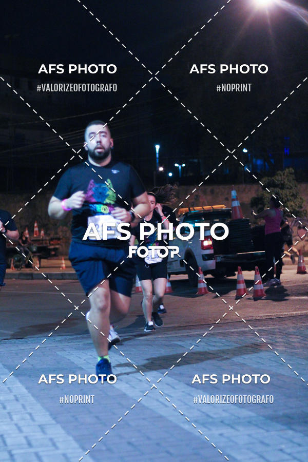 Compra tus fotos del eventoNeon Night Run 2019 - Belo Horizonte En Fotop