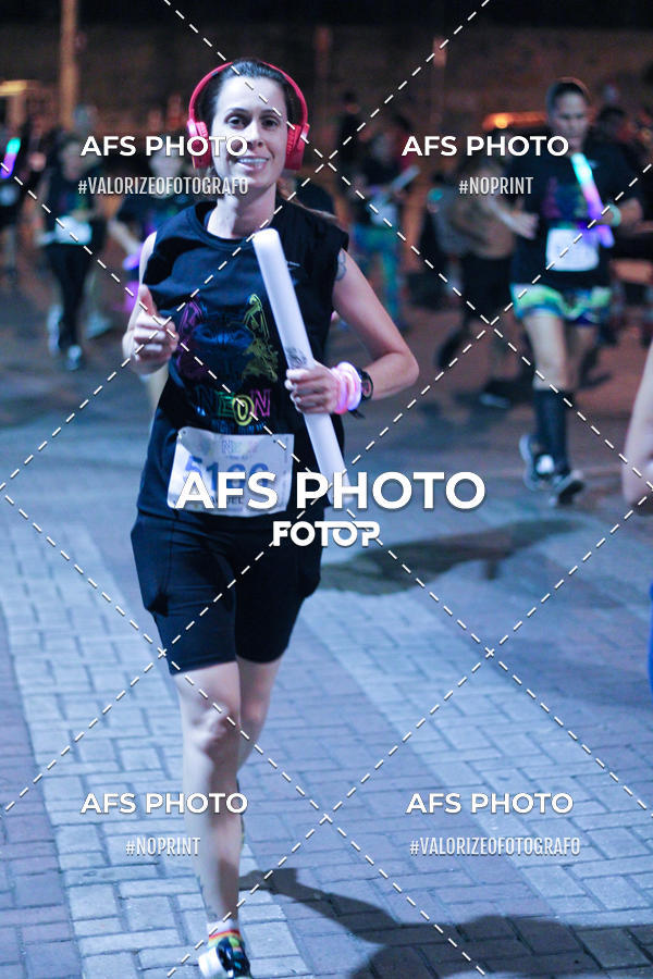 Compre as suas fotos do eventoNeon Night Run 2019 - Belo Horizonte no Fotop