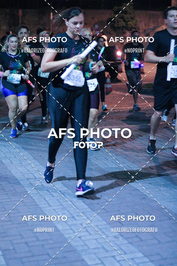 Compre as suas fotos do eventoNeon Night Run 2019 - Belo Horizonte no Fotop