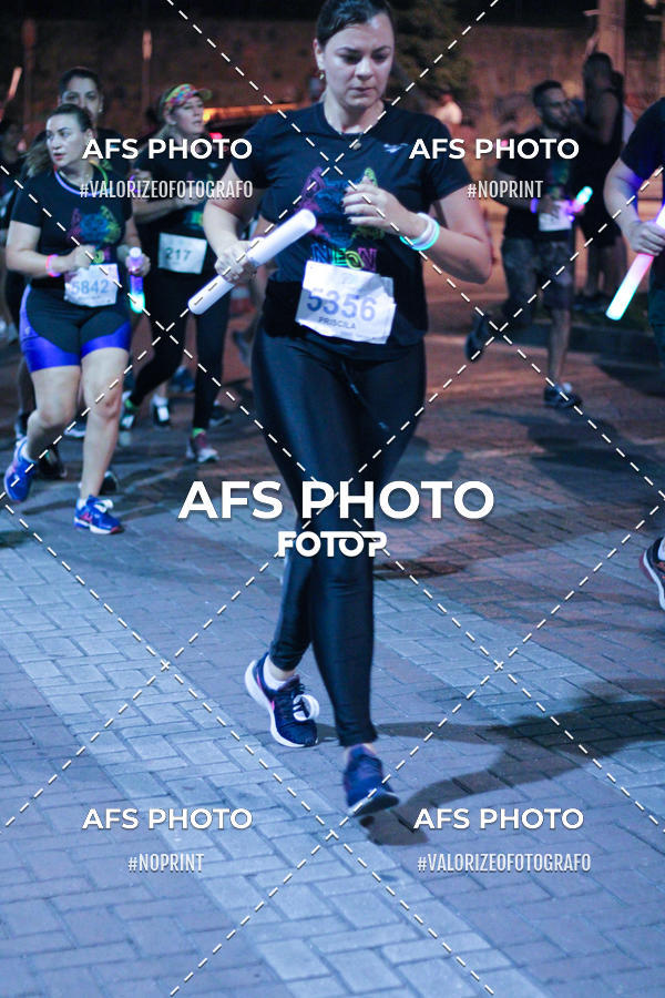 Compre as suas fotos do eventoNeon Night Run 2019 - Belo Horizonte no Fotop
