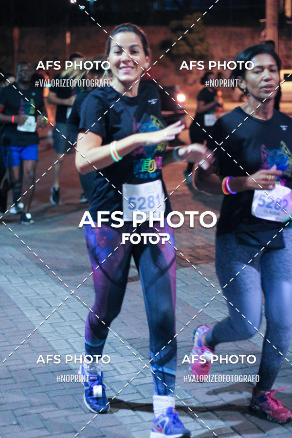 Acquista le foto dell'eventoNeon Night Run 2019 - Belo Horizonte in Fotop