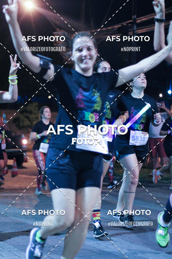 Compra tus fotos del eventoNeon Night Run 2019 - Belo Horizonte En Fotop