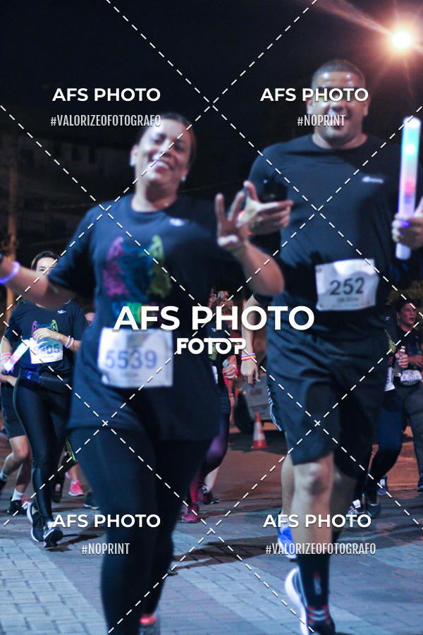 Compra tus fotos del eventoNeon Night Run 2019 - Belo Horizonte En Fotop