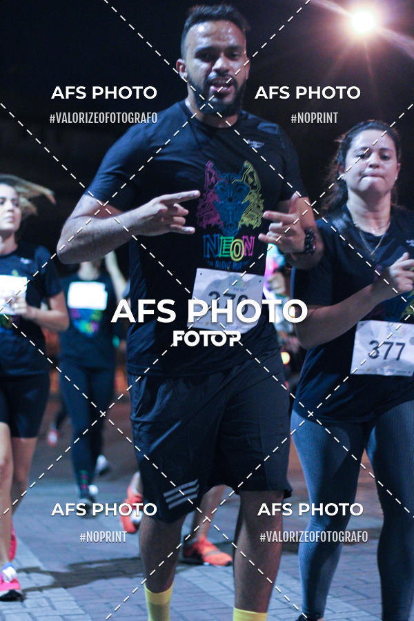 Compra tus fotos del eventoNeon Night Run 2019 - Belo Horizonte En Fotop