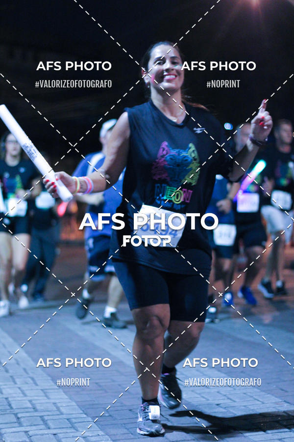 Compra tus fotos del eventoNeon Night Run 2019 - Belo Horizonte En Fotop