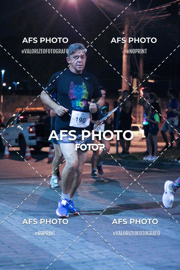 Compra tus fotos del eventoNeon Night Run 2019 - Belo Horizonte En Fotop