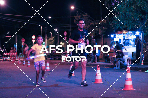 Compra tus fotos del eventoNeon Night Run 2019 - Belo Horizonte En Fotop