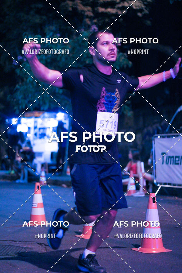 Compra tus fotos del eventoNeon Night Run 2019 - Belo Horizonte En Fotop
