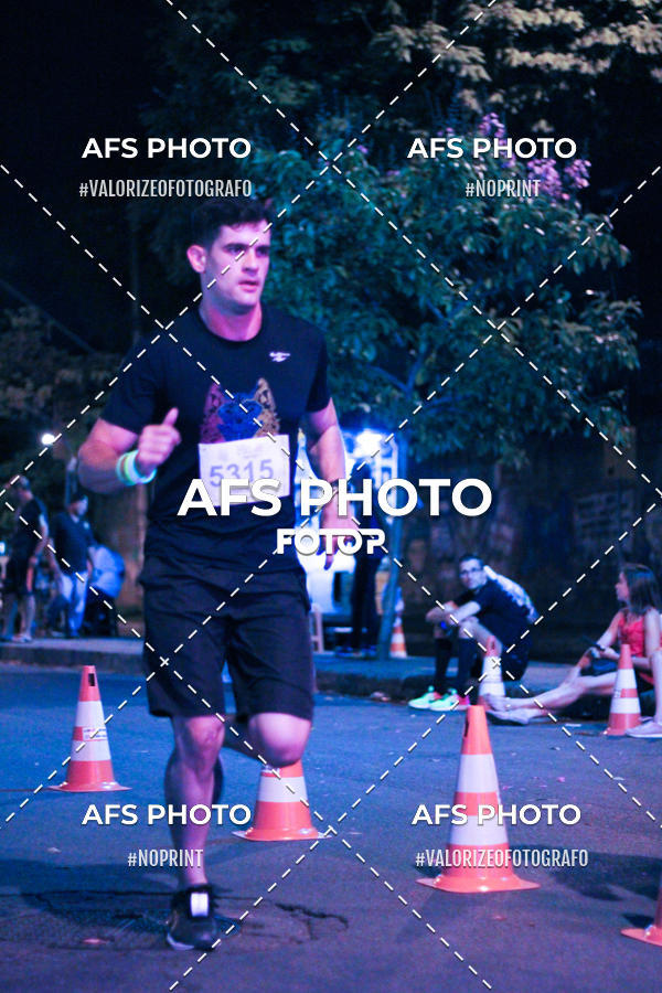 Compra tus fotos del eventoNeon Night Run 2019 - Belo Horizonte En Fotop