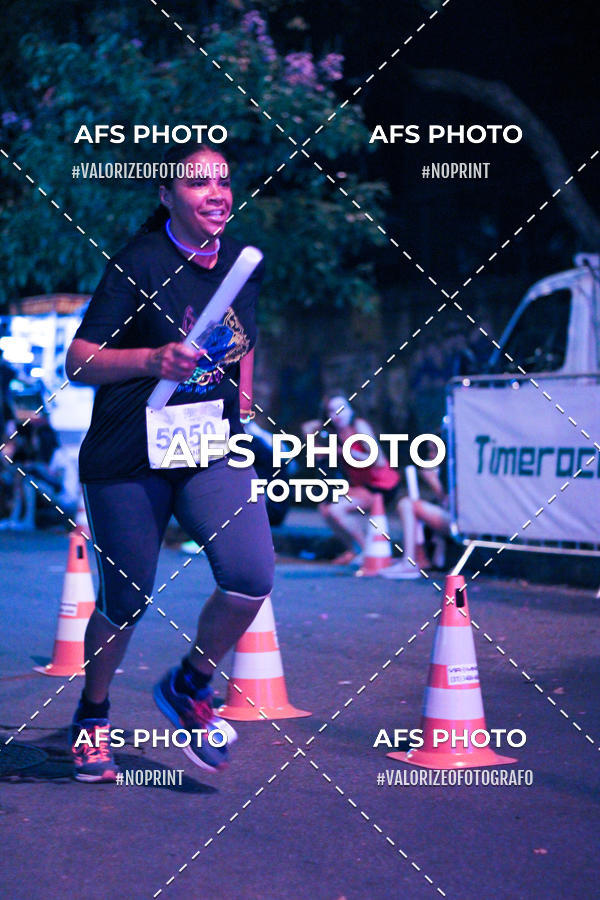 Compra tus fotos del eventoNeon Night Run 2019 - Belo Horizonte En Fotop