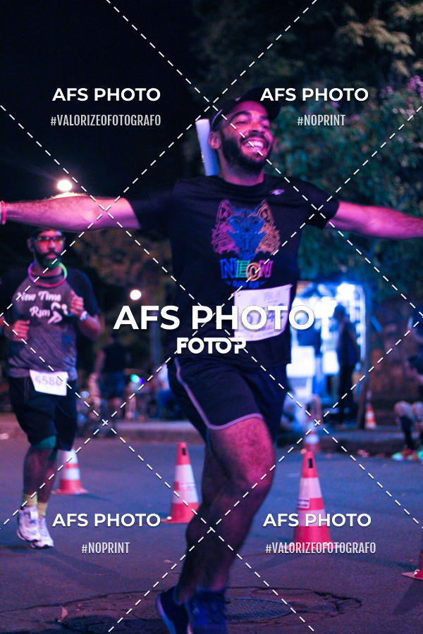 Compra tus fotos del eventoNeon Night Run 2019 - Belo Horizonte En Fotop