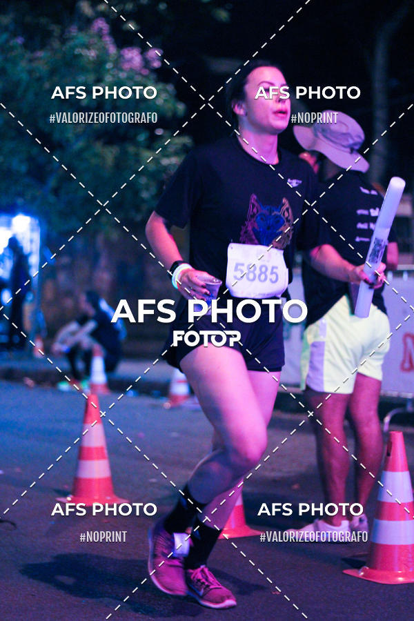 Achetez vos photos de l'vnementNeon Night Run 2019 - Belo Horizonte sur Fotop