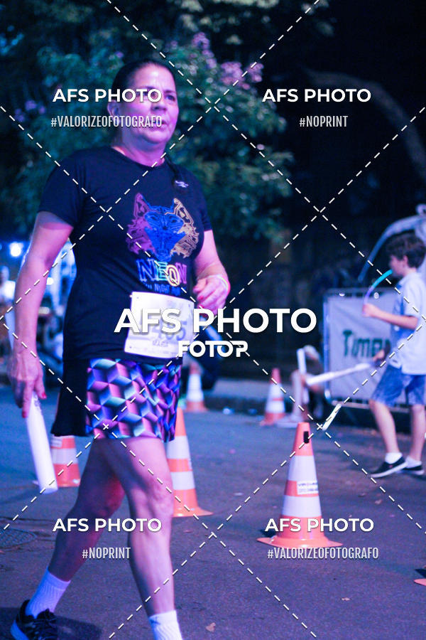 Achetez vos photos de l'vnementNeon Night Run 2019 - Belo Horizonte sur Fotop