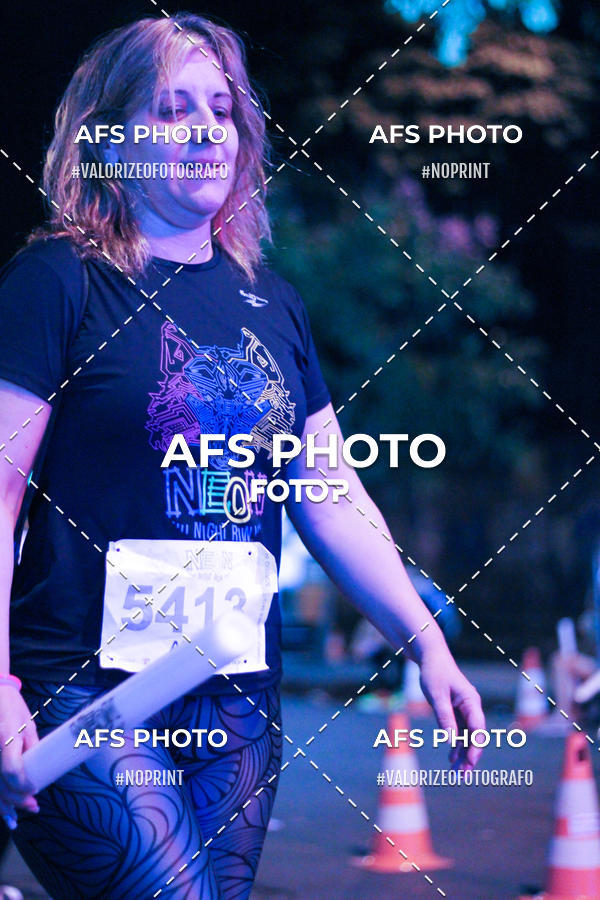 Achetez vos photos de l'vnementNeon Night Run 2019 - Belo Horizonte sur Fotop