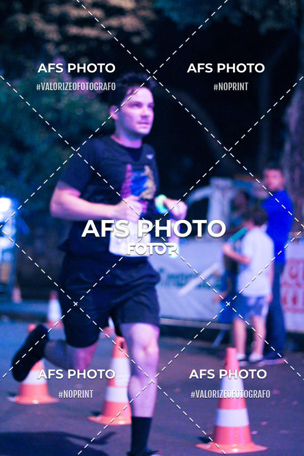 Achetez vos photos de l'vnementNeon Night Run 2019 - Belo Horizonte sur Fotop