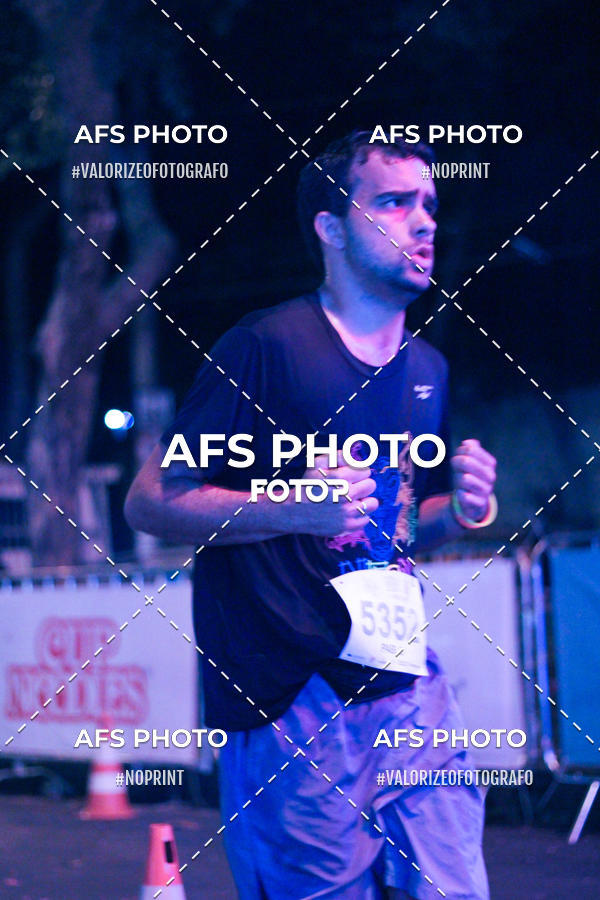 Achetez vos photos de l'vnementNeon Night Run 2019 - Belo Horizonte sur Fotop