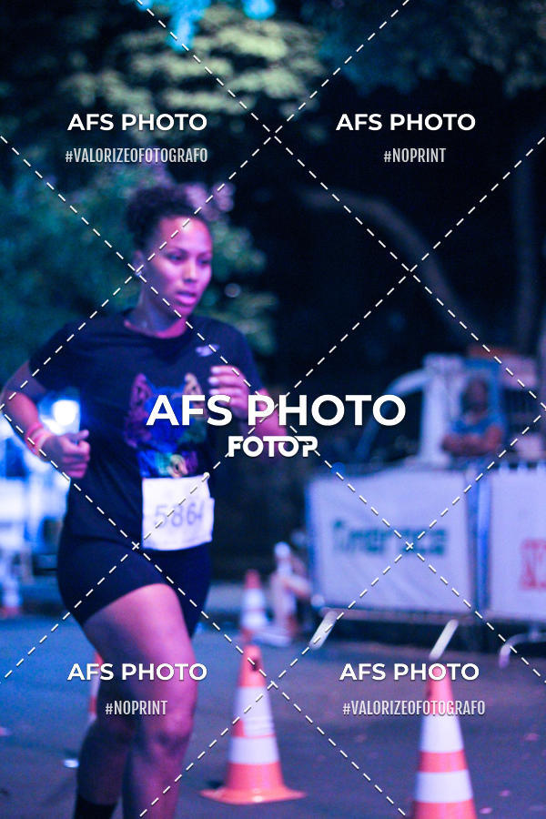 Achetez vos photos de l'vnementNeon Night Run 2019 - Belo Horizonte sur Fotop