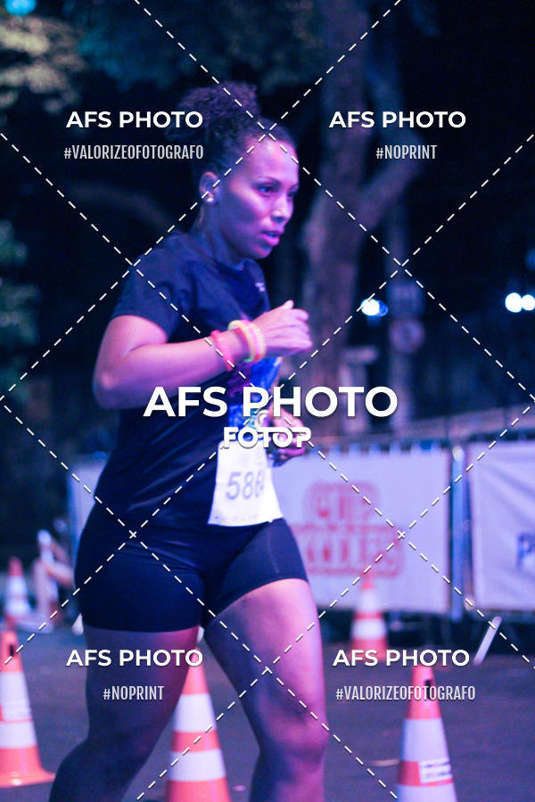 Achetez vos photos de l'vnementNeon Night Run 2019 - Belo Horizonte sur Fotop