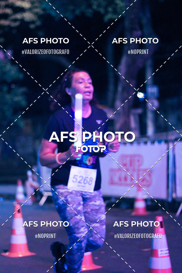 Achetez vos photos de l'vnementNeon Night Run 2019 - Belo Horizonte sur Fotop