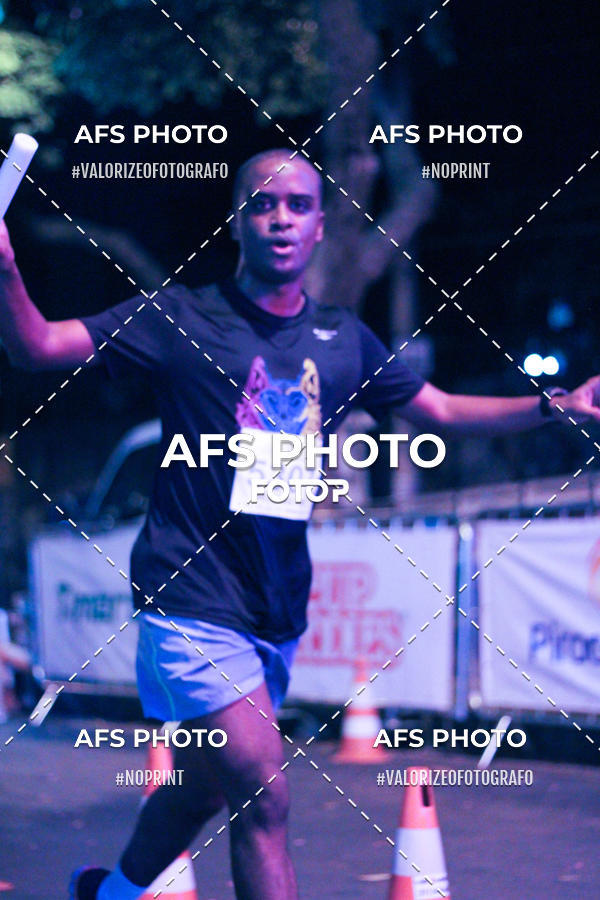 Achetez vos photos de l'vnementNeon Night Run 2019 - Belo Horizonte sur Fotop