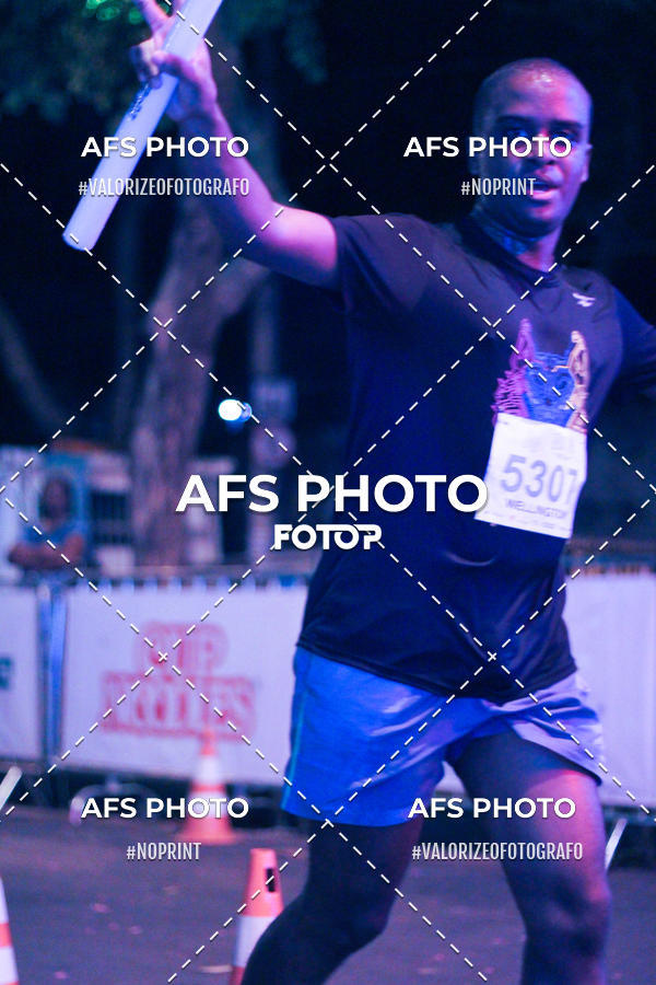 Achetez vos photos de l'vnementNeon Night Run 2019 - Belo Horizonte sur Fotop