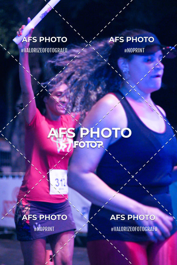 Achetez vos photos de l'vnementNeon Night Run 2019 - Belo Horizonte sur Fotop