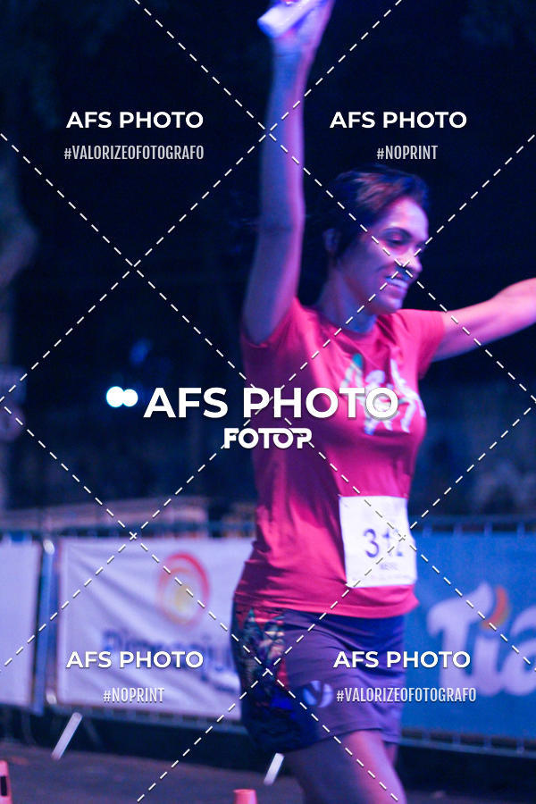 Achetez vos photos de l'vnementNeon Night Run 2019 - Belo Horizonte sur Fotop